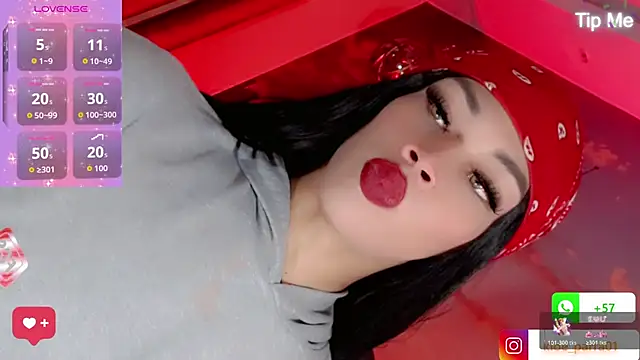 Snapshot of Daphnne_XXX chatting on 12/15/25, 07:29 Daphnne XXX online show from 12/15/25, 07:29