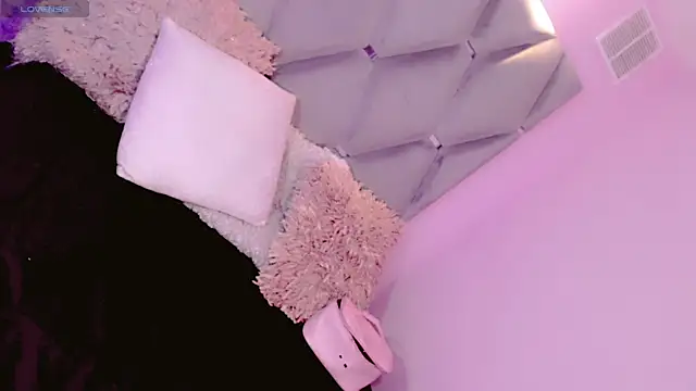 Saraa Jone online show from 12/05/25, 04:21