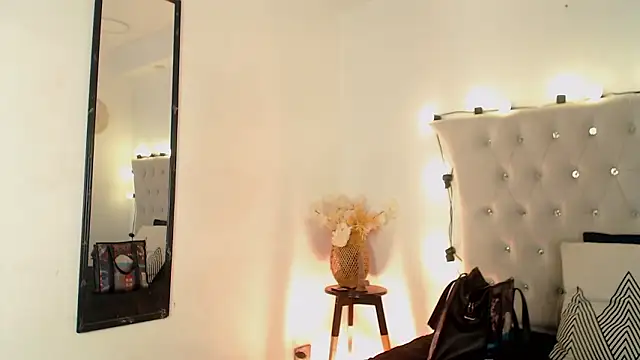 Snapshot of GloryShine chatting on 01/15/26, 12:54 GloryShine online show from 01/15/26, 12:54