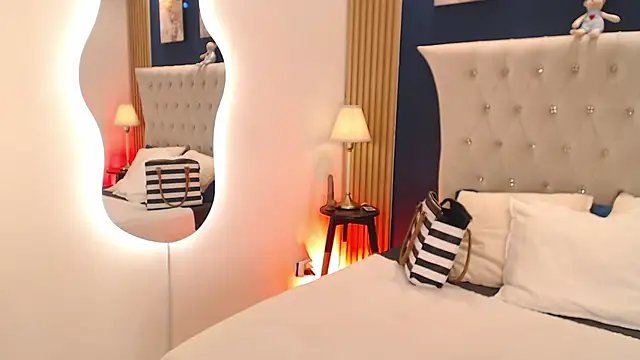 Snapshot of GloryShine chatting on 03/04/26, 12:44 GloryShine online show from 03/04/26, 12:44