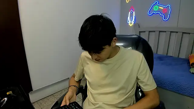 StiwenTwink online show from 11/26/25, 12:39