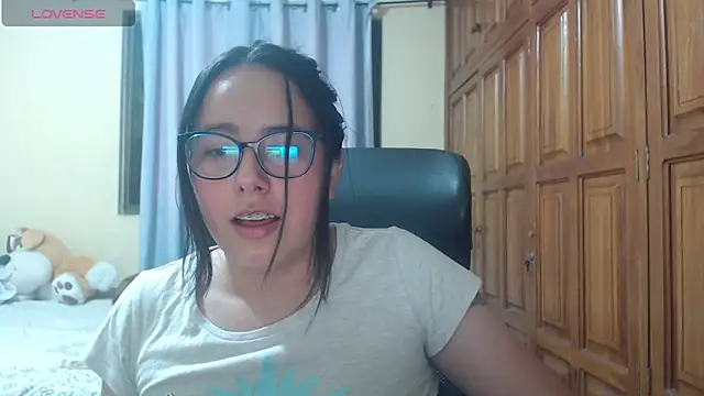 Snapshot of Venus_cat_ chatting on 01/07/26, 05:32 Venus cat online show from 01/07/26, 05:32