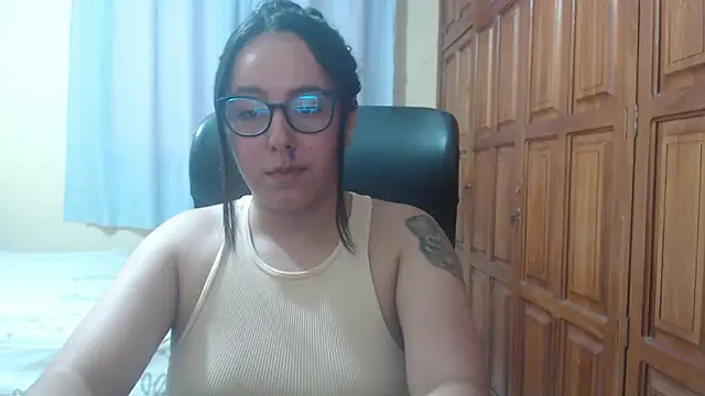 Snapshot of Venus_cat_ chatting on 01/12/26, 03:23 Venus cat online show from 01/12/26, 03:23