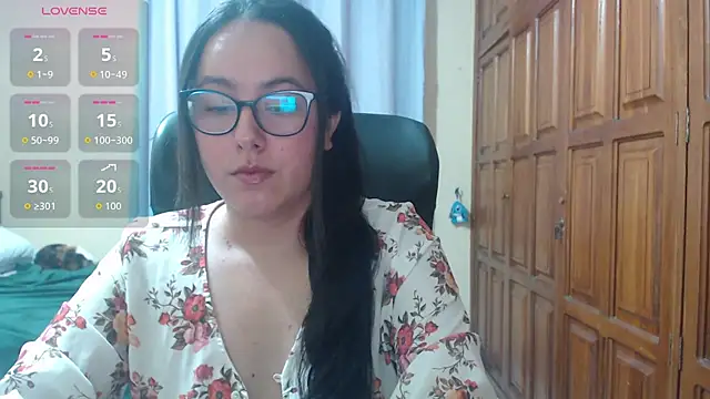 Snapshot of Venus_cat_ chatting on 01/18/26, 03:21 Venus cat online show from 01/18/26, 03:21