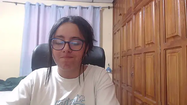 Snapshot of Venus_cat_ chatting on 02/01/26, 05:28 Venus cat online show from 02/01/26, 05:28