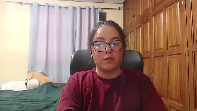 Snapshot of Venus_cat_ chatting on 02/13/26, 12:28 Venus cat online show from 02/13/26, 12:28