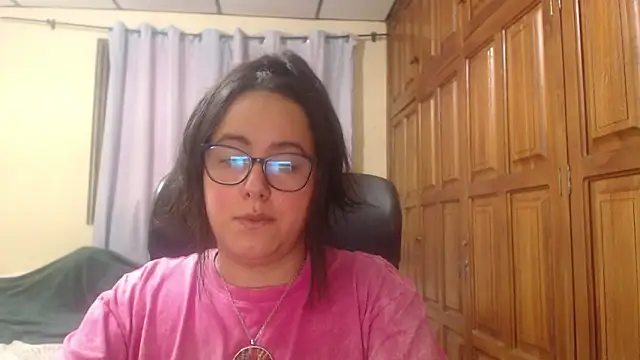 Snapshot of Venus_cat_ chatting on 02/14/26, 02:19 Venus cat online show from 02/14/26, 02:19