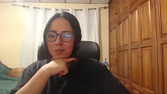 Snapshot of Venus_cat_ chatting on 02/16/26, 09:33 Venus cat online show from 02/16/26, 09:33