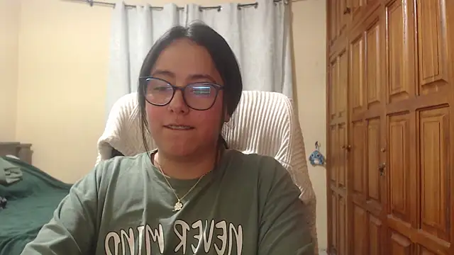 Snapshot of Venus_cat_ chatting on 02/20/26, 02:08 Venus cat online show from 02/20/26, 02:08