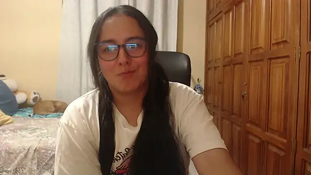 Snapshot of Venus_cat_ chatting on 03/08/26, 03:43 Venus cat online show from 03/08/26, 03:43