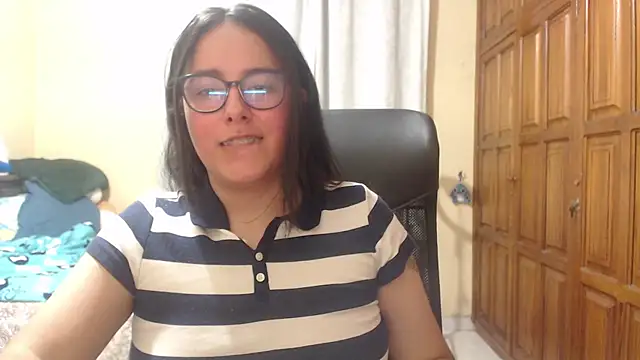 Snapshot of Venus_cat_ chatting on 03/10/26, 04:06 Venus cat online show from 03/10/26, 04:06