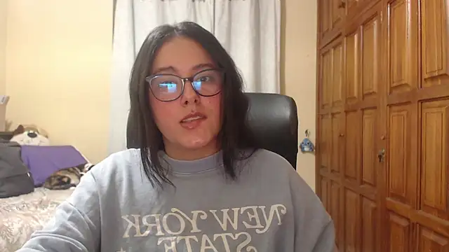 Snapshot of Venus_cat_ chatting on 03/15/26, 02:50 Venus cat online show from 03/15/26, 02:50