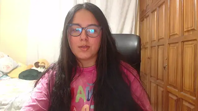 Snapshot of Venus_cat_ chatting on 05/18/26, 03:02 Venus cat online show from 05/18/26, 03:02