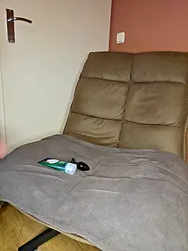 hot-brabo online show from 12/22/25, 08:11