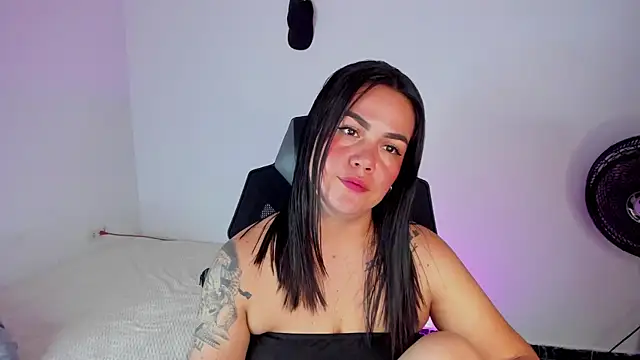 sweet charm  online show from 12/14/25, 02:00