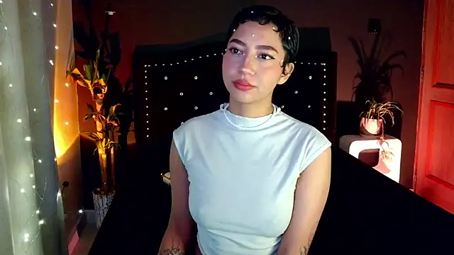 Snapshot of emma_web_ chatting on 04/29/26, 12:42 emma web online show from 04/29/26, 12:42