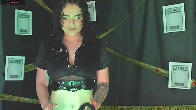 Snapshot of KylieJenkins chatting on 10/31/25, 01:12 KylieJenkins online show from 10/31/25, 01:12