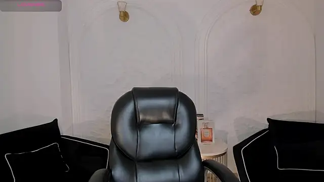 NatalieLewis online show from 06/19/26, 11:58