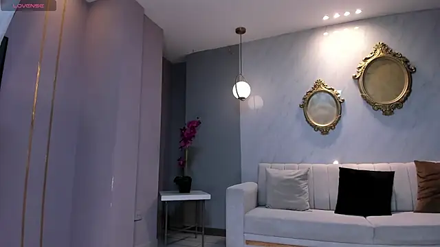 EmilyJohnsonX1 online show from 12/19/25, 01:29