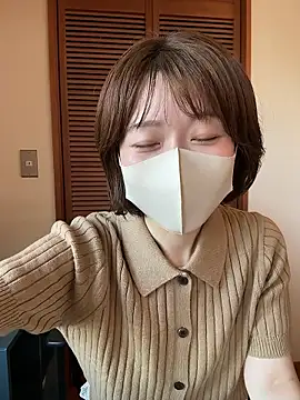 Snapshot of momo_yuipu chatting on 10/08/25, 12:52 momo yuipu online show from 10/08/25, 12:52