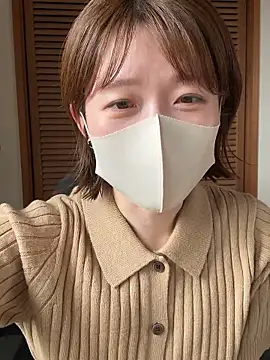 Snapshot of momo_yuipu chatting on 10/16/25, 12:55 momo yuipu online show from 10/16/25, 12:55