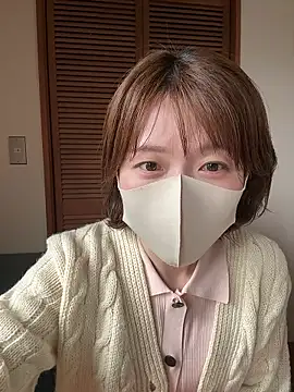 Snapshot of momo_yuipu chatting on 10/21/25, 01:06 momo yuipu online show from 10/21/25, 01:06