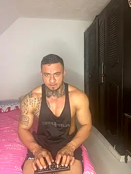 Snapshot of ZEUS-KING chatting on 10/05/25, 05:22 ZEUS-KING online show from 10/05/25, 05:22