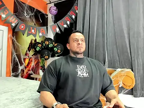 Snapshot of ZEUS-KING chatting on 10/18/25, 07:03 ZEUS-KING online show from 10/18/25, 07:03