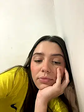 Snapshot of luiza_barcelos chatting on 10/15/25, 02:44 luiza barcelos online show from 10/15/25, 02:44