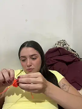 Snapshot of luiza_barcelos chatting on 10/24/25, 10:50 luiza barcelos online show from 10/24/25, 10:50