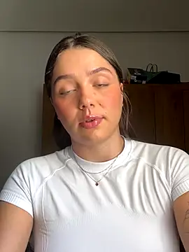 Snapshot of luiza_barcelos chatting on 10/28/25, 06:10 luiza barcelos online show from 10/28/25, 06:10