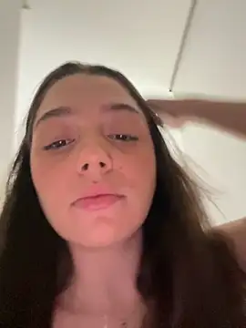 Snapshot of luiza_barcelos chatting on 10/31/25, 05:14 luiza barcelos online show from 10/31/25, 05:14