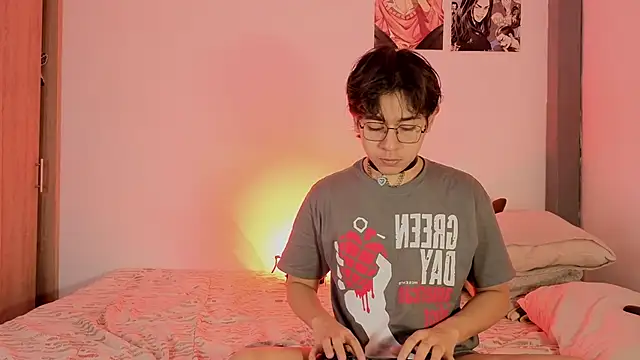 Snapshot of Darcy_and_Stolas chatting on 11/06/25, 06:25 Darcy and Stolas online show from 11/06/25, 06:25