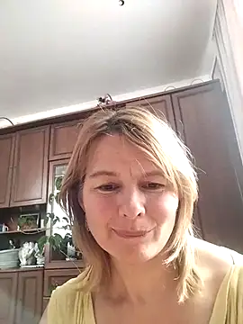 Snapshot of Masha412111 chatting on 12/23/25, 09:29 Masha412111 online show from 12/23/25, 09:29