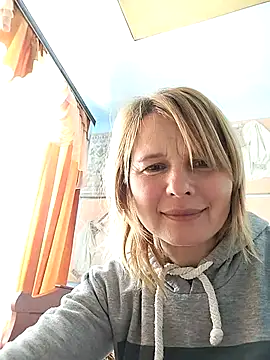 Snapshot of Masha412111 chatting on 02/20/26, 09:43 Masha412111 online show from 02/20/26, 09:43