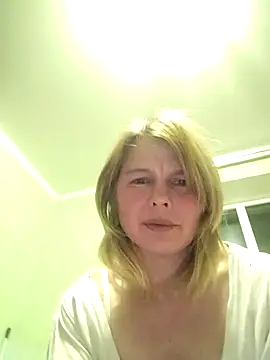 Snapshot of Masha412111 chatting on 02/20/26, 09:48 Masha412111 online show from 02/20/26, 09:48