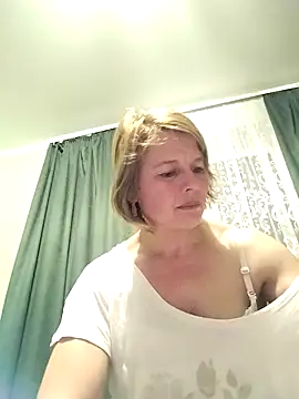 Snapshot of Masha412111 chatting on 03/28/26, 09:47 Masha412111 online show from 03/28/26, 09:47