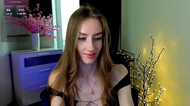 Snapshot of GoldenRose_ chatting on 04/15/26, 12:45 GoldenRose online show from 04/15/26, 12:45