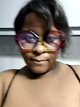 Snapshot of thicknjuicyx chatting on 10/08/25, 04:37 thicknjuicyx online show from 10/08/25, 04:37