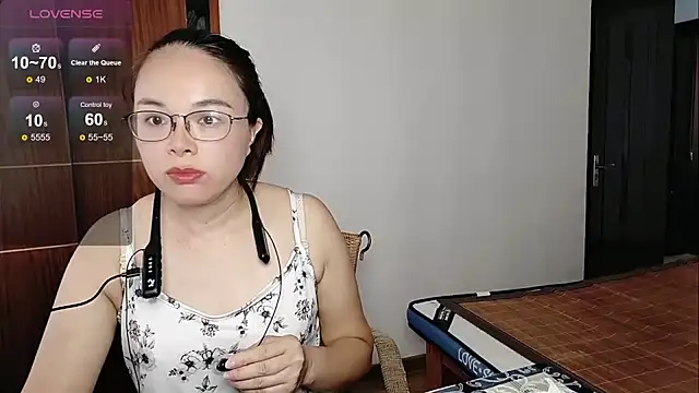 Snapshot of yueliang-166 chatting on 10/09/25, 08:12 yueliang-166 online show from 10/09/25, 08:12