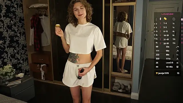 BellaReppert online show from 12/16/25, 08:52