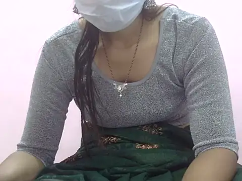 Snapshot of Laila_Cute chatting on 01/12/26, 04:39 Laila Cute online show from 01/12/26, 04:39