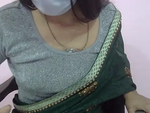 Snapshot of Laila_Cute chatting on 01/13/26, 04:51 Laila Cute online show from 01/13/26, 04:51