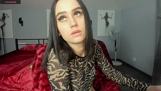 Snapshot of Lisa__Johnson chatting on 10/23/25, 12:32 Lisa Johnson online show from 10/23/25, 12:32