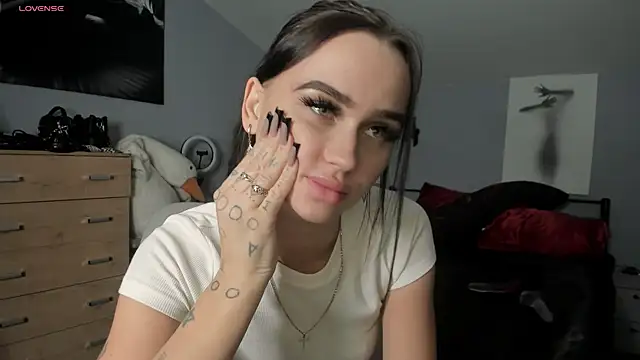 Snapshot of Lisa__Johnson chatting on 10/31/25, 12:11 Lisa Johnson online show from 10/31/25, 12:11