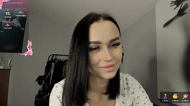 Snapshot of Lisa__Johnson chatting on 11/12/25, 12:11 Lisa Johnson online show from 11/12/25, 12:11