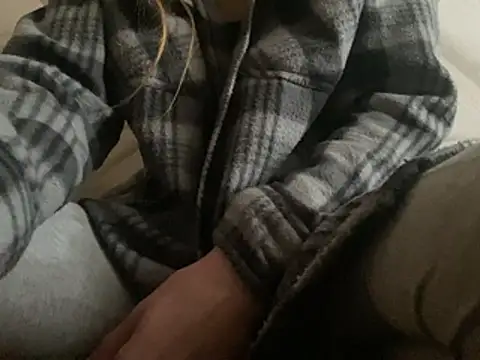 Snapshot of pleasedontpressaredburton chatting on 01/14/26, 10:21 pleasedontpressaredburton online show from 01/14/26, 10:21