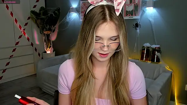 linakorvin online show from 10/30/25, 01:34