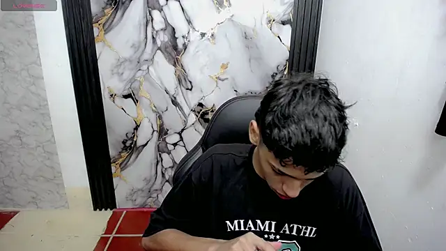 Im david02 online show from 12/05/25, 01:42