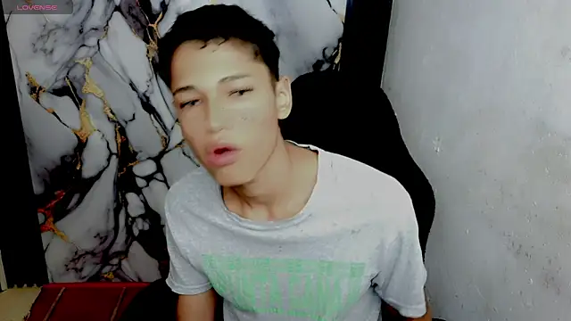 Snapshot of Im_david02 chatting on 02/18/26, 01:18 Im david02 online show from 02/18/26, 01:18